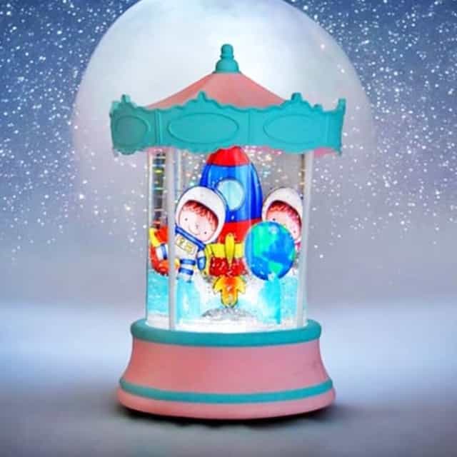 Astronot Işıklı Müzikli Dönen Kar Küresi