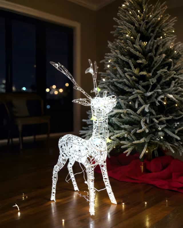 Yılbaşı Işıklı Led Geyik 640 LED – Beyaz & Gün Işığı 135 cm