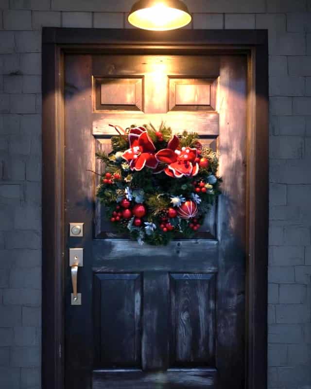 Yılbaşı Kapı Süsü Manolyalı Yuvarlak Kapı Çelengi 45 cm