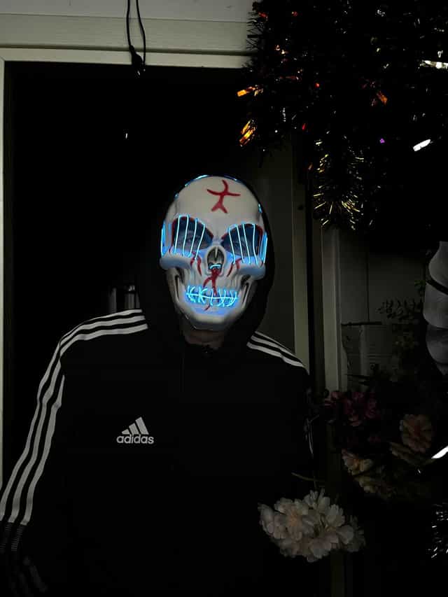 Kırmızı Renkli Neon Maske