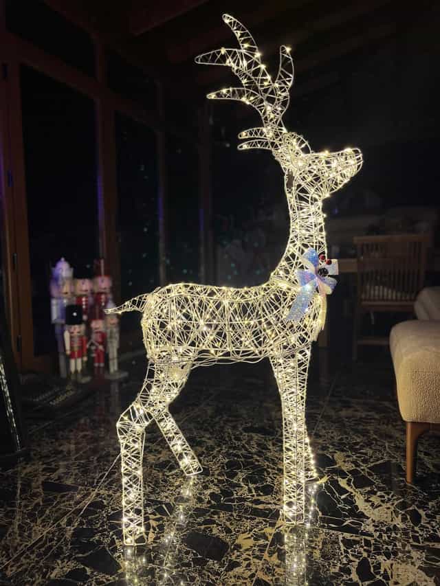 Yılbaşı Işıklı Led Geyik 640 LED – Beyaz & Gün Işığı 135 cm