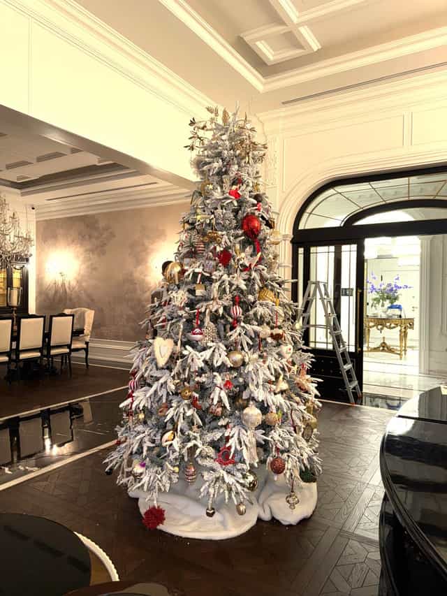 İthal Yılbaşı Ağacı Kendinden Karlı Ve led Işıklı 270 CM