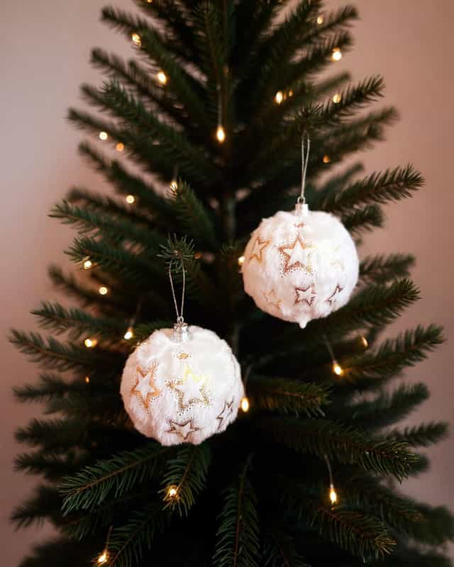 Yıldız Desenli Peluş 4 Lü Top Süs 8 CM