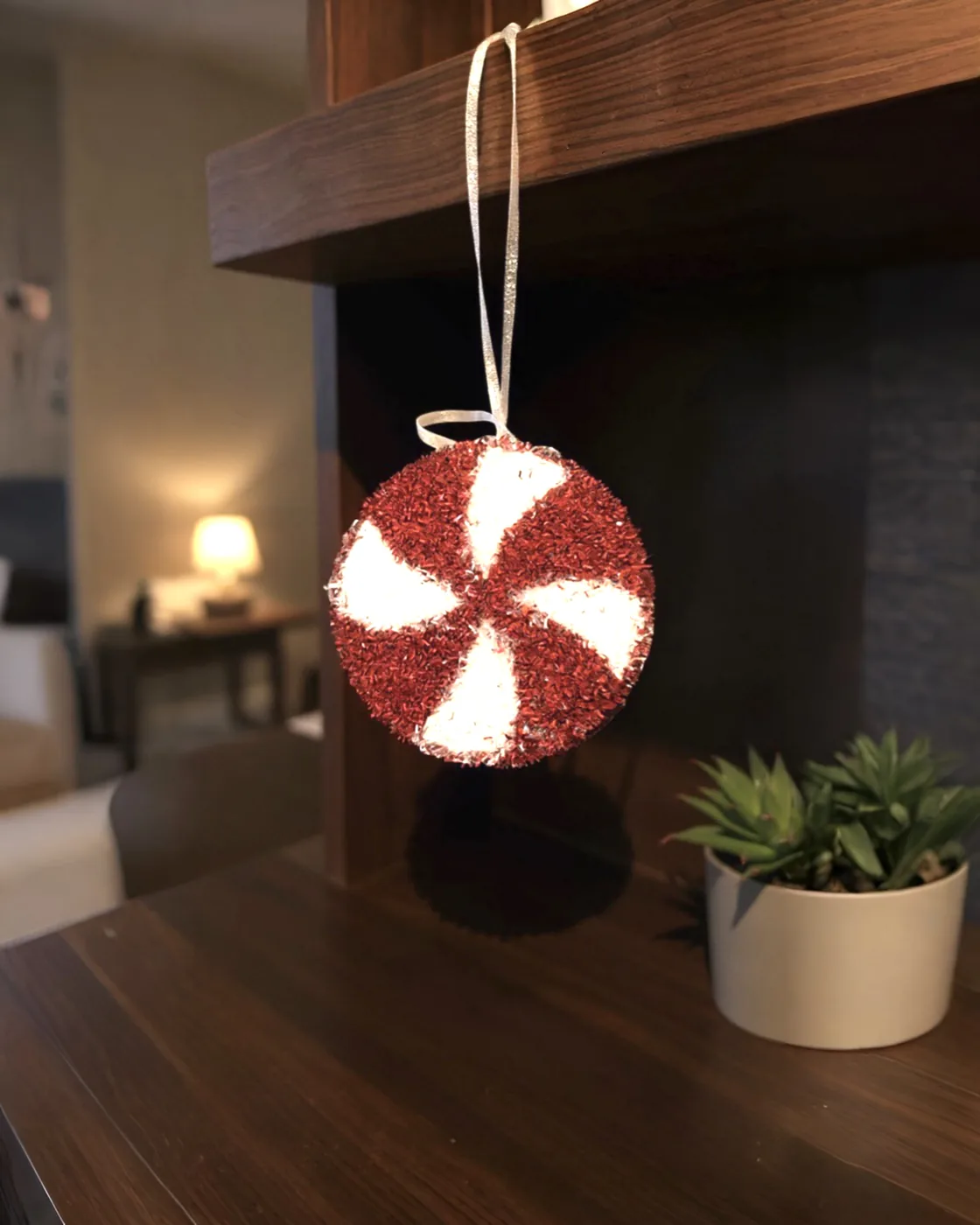 Yılbaşı Ağacı Lolipop Kırmızı Beyaz Yuvarlak Şeker Süs 14 CM