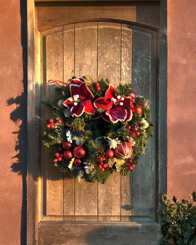 Yılbaşı Kapı Süsü Manolyalı Yuvarlak Kapı Çelengi 45 cm