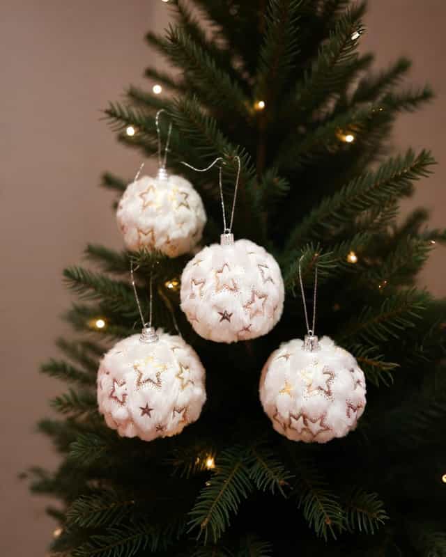 Yıldız Desenli Peluş 4 Lü Top Süs 8 CM