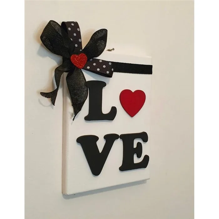 Love Yazılı Duvar Süsü